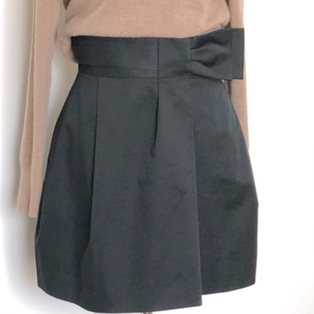 🥑BCBGMAXAZRIA skirt bow black pleated size 4